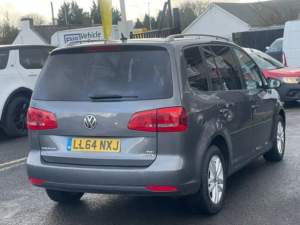 Begagnad VW Touran SE 105 HK (77 kW) 2014 Grå Minibuss