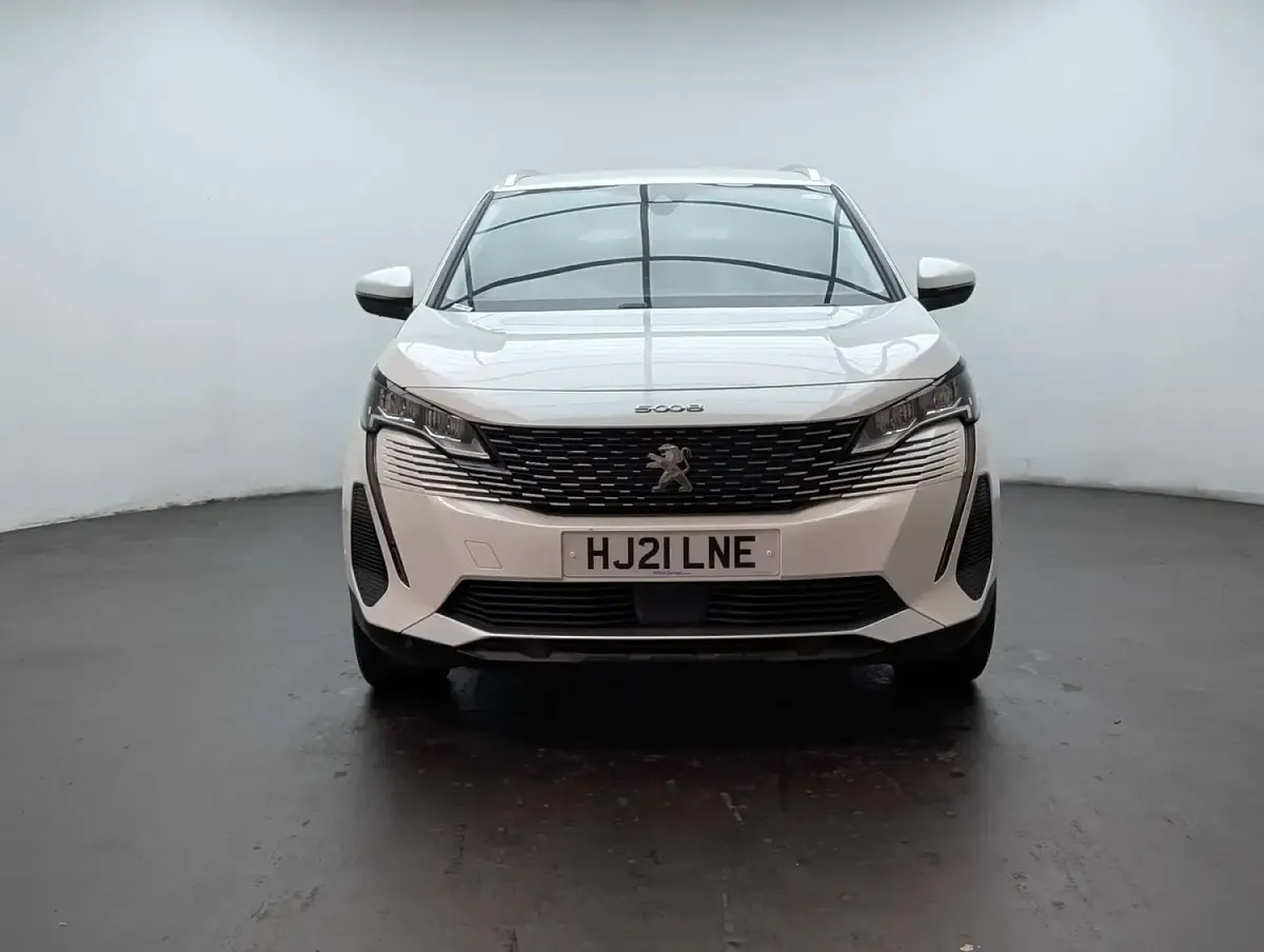 Used Peugeot 5008 Allure Premium 130 HP (95 kW) 2021 White SUV