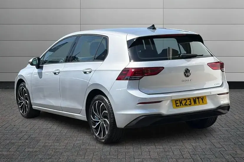Used VW Golf VIII Life 150 HP (110 kW) 2023 Reflex silver Hatchback