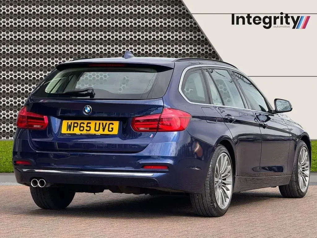 Used BMW 330 Luxury Line 258 HP (189 kW) 2015 Blue Estate