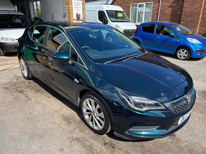 Second-hand Vauxhall Astra Design Edition 110 CP (80 kW) 2017 Verde Hatchback