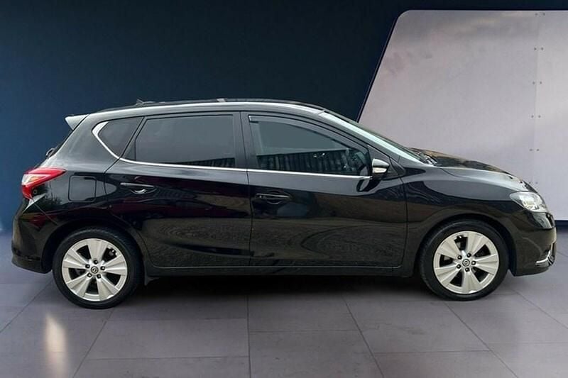 Black Used 2015 Nissan Pulsar Tekna Hatchback | £5,995 (Expensive) - Image 1/1