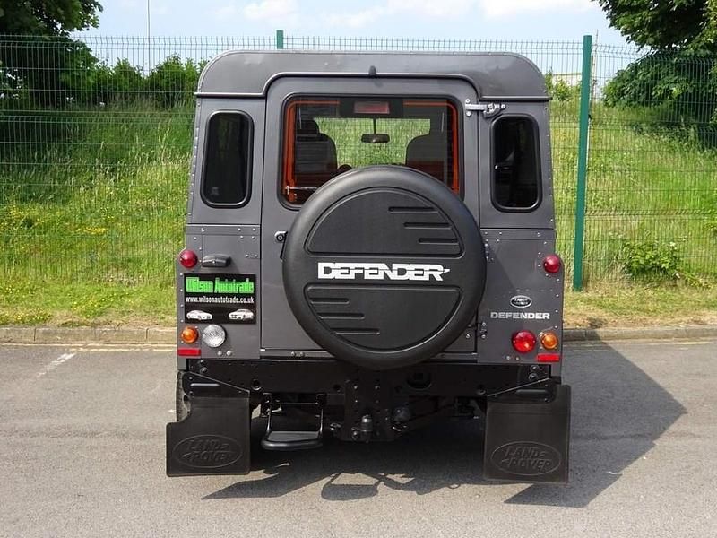 Used Land Rover Defender 122 HP (89 kW) 2016 Grey Estate