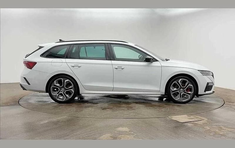 Used Skoda Octavia vRS 196 HP (144 kW) 2022 White Estate