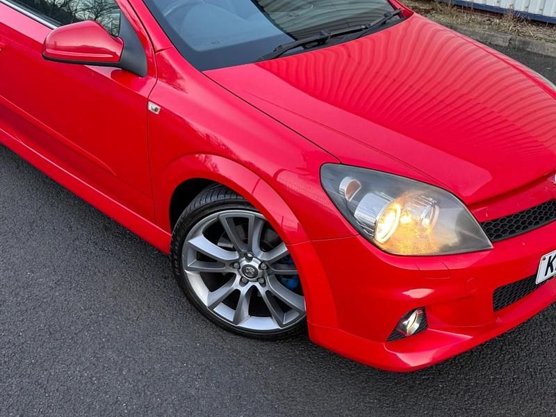 Used Vauxhall Astra Sport 237 HP (174 kW) 2009 Red Hatchback