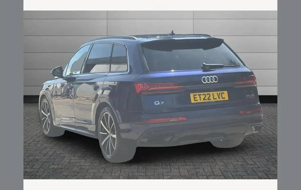 Used Audi Q7 Black Edition 286 HP (210 kW) 2022 Navarra blue SUV