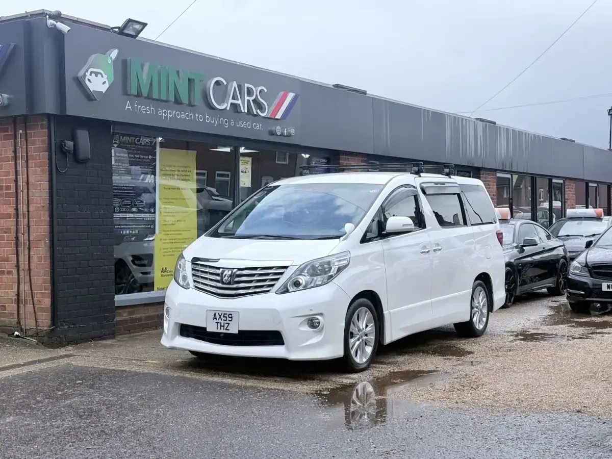 Second-hand Toyota Alphard 2024 Alb Monovolum