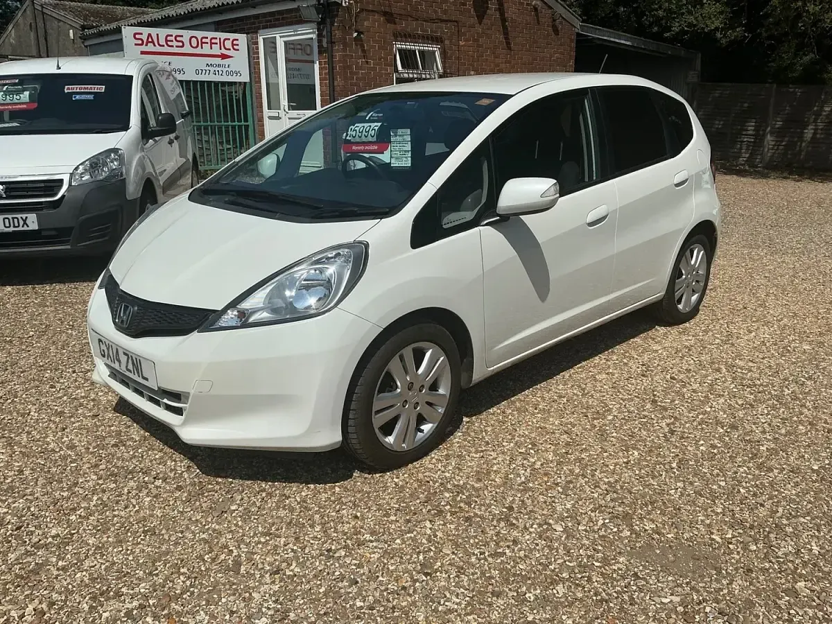 Used Honda Jazz ES 99 HP (72 kW) 2014 White Hatchback