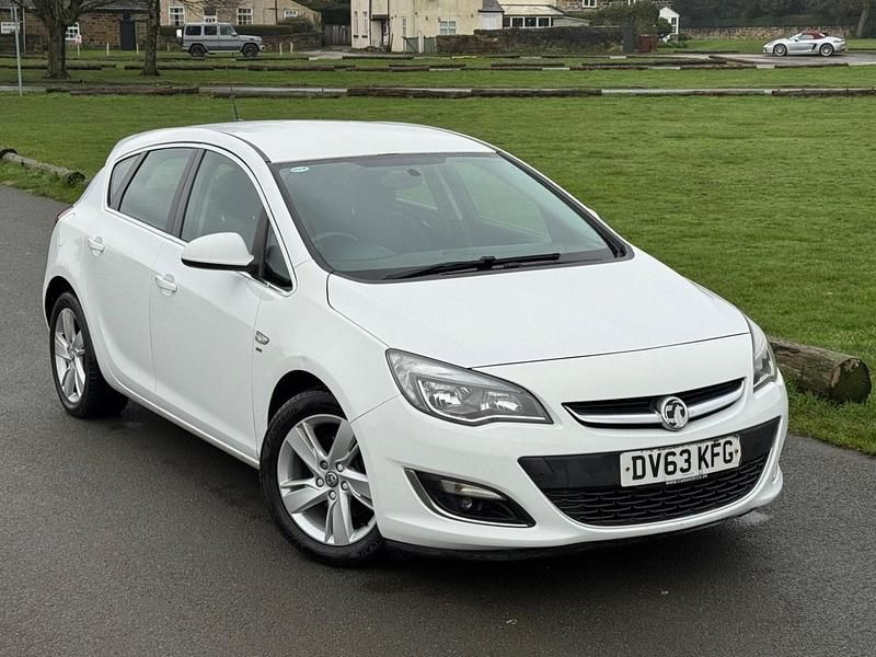 Used Vauxhall Astra SRi 2013 White Hatchback