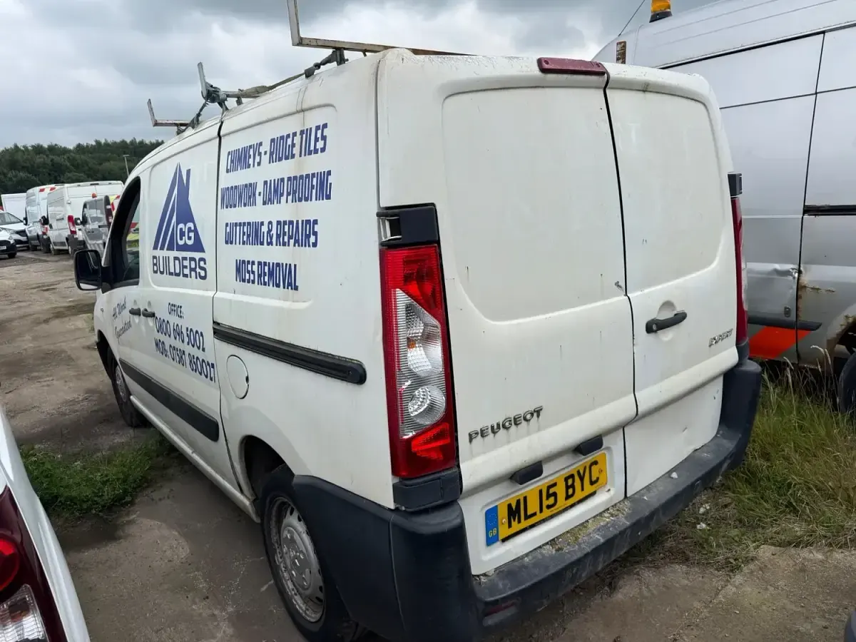 Used Peugeot Expert 90 HP (66 kW) 2015 White Van