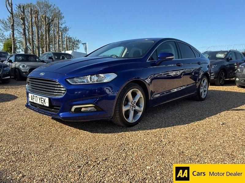 Begagnad Ford Mondeo Titanium 180 HK (132 kW) 2017 Blå Halvkombi