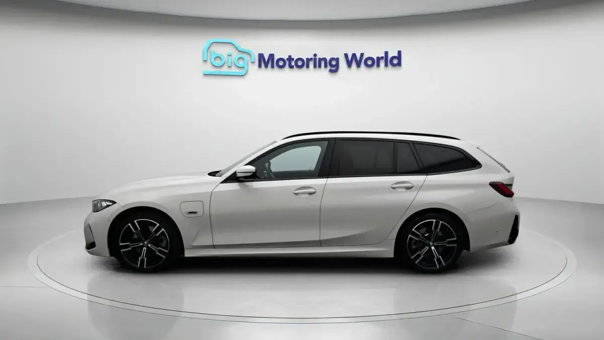 Used BMW 330e M Sport 292 HP (214 kW) 2023 White Estate