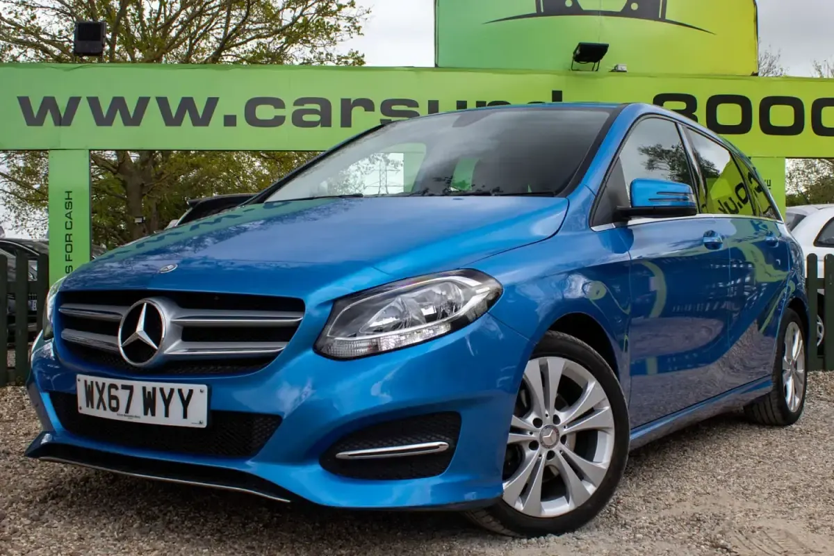 Begagnad Mercedes B200 2017 Blå Minibuss