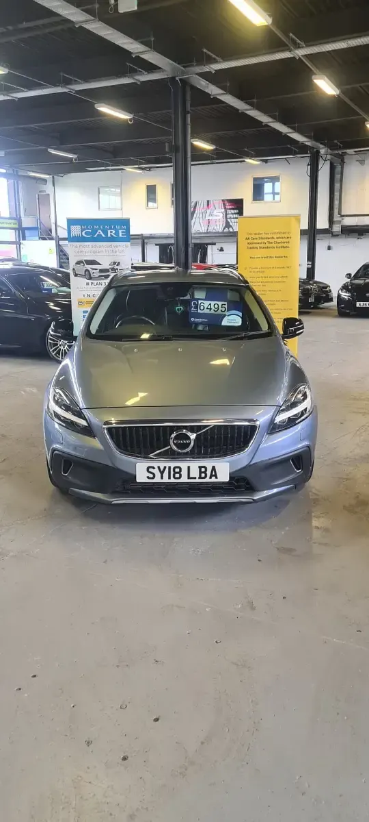 Begagnad Volvo V40 Pro 2018 Blå Halvkombi