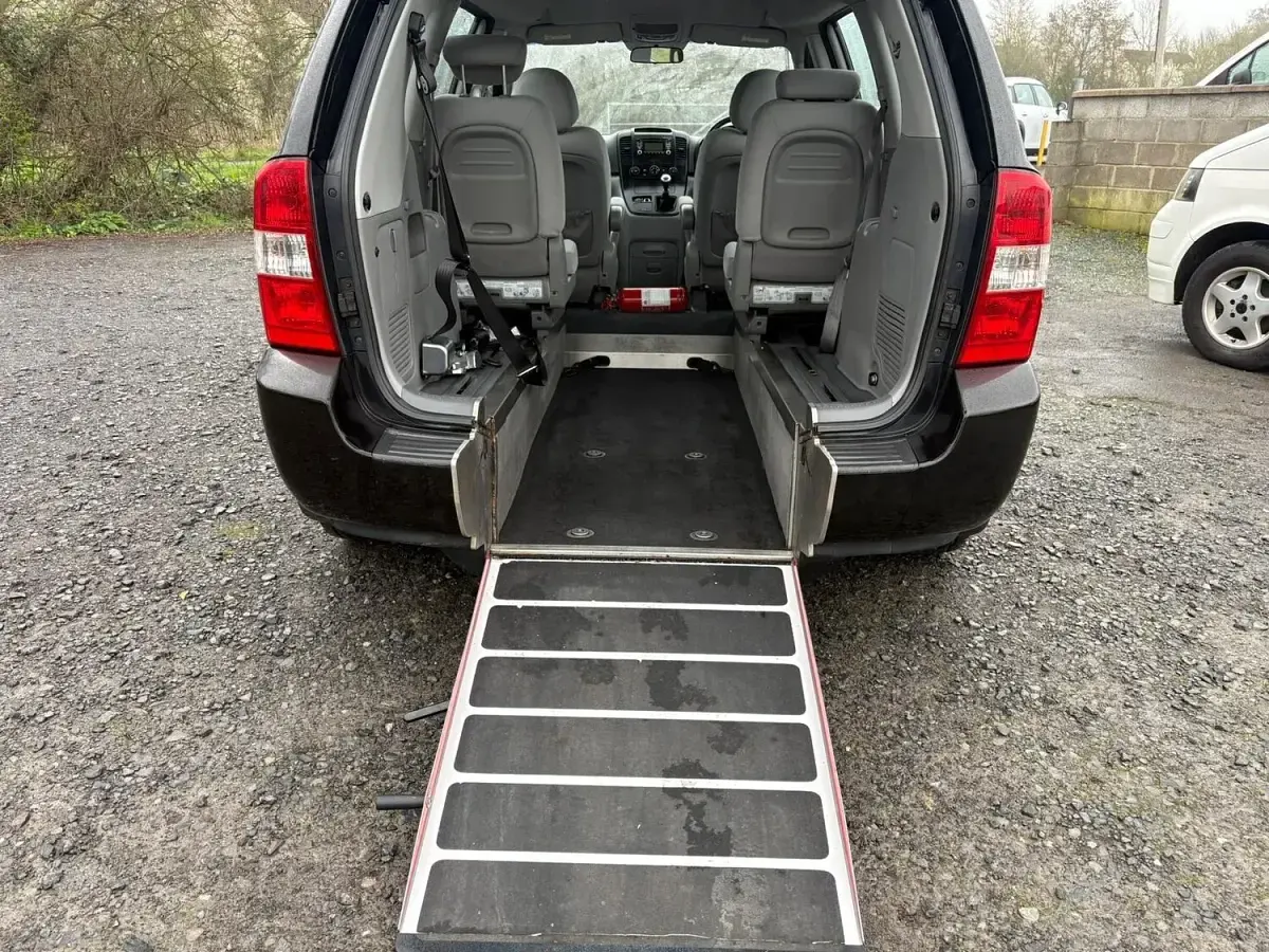 Used Kia Sedona 182 HP (133 kW) 2009 Black MPV