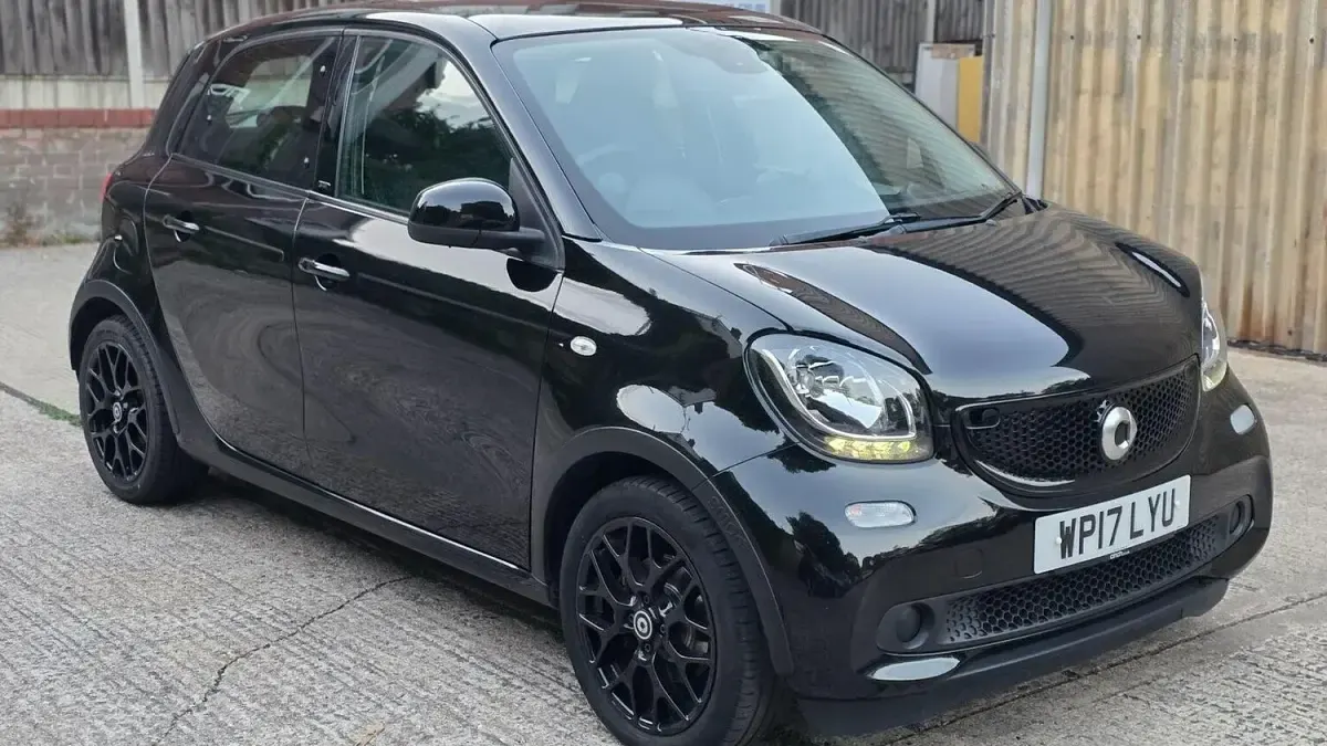 Used Smart ForFour Premium 90 HP (66 kW) 2017 Black Hatchback