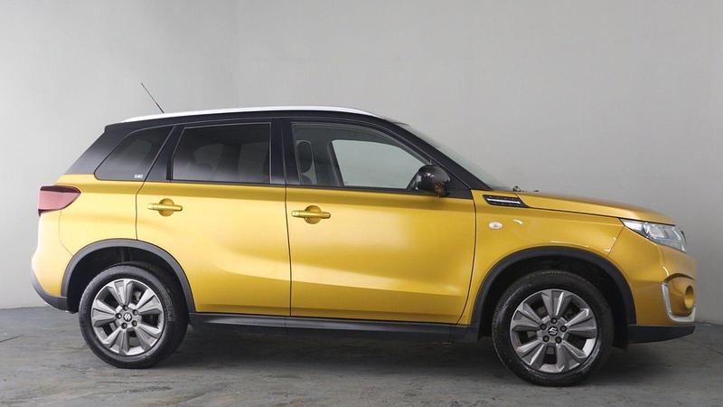 Used Suzuki Vitara SZ-T 129 HP (94 kW) 2021 Solar yellow / black contrast roof SUV