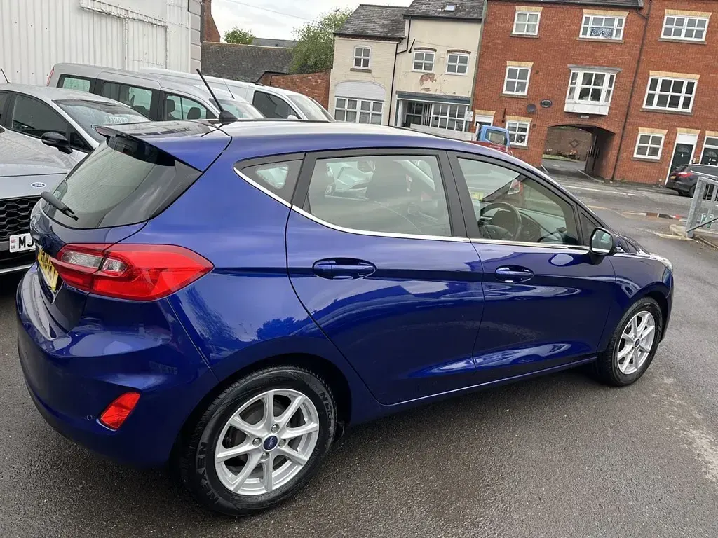 Usado Ford Fiesta Zetec 100 HP (73 kW) 2018 Azul Citadino