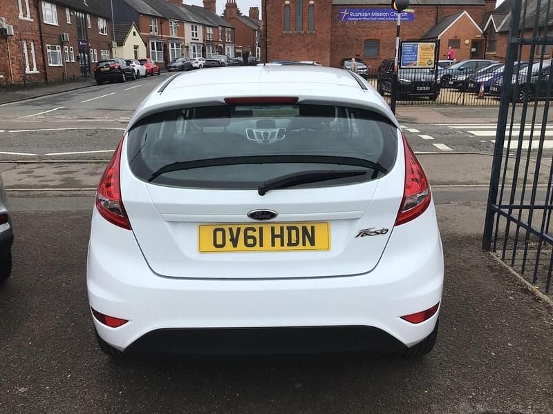 Used Ford Fiesta 82 HP (60 kW) 2011 White Hatchback