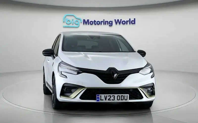 Used Renault Clio Engineered 145 HP (106 kW) 2023 White Hatchback