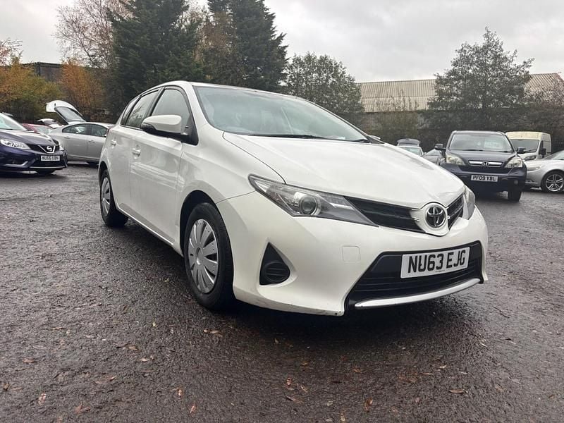 White Used 2013 Toyota Auris Active Hatchback | £2,795 - Image 1/4