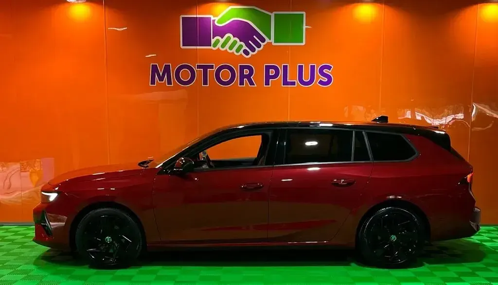 Used Vauxhall Astra S 130 HP (95 kW) 2023 Red Estate