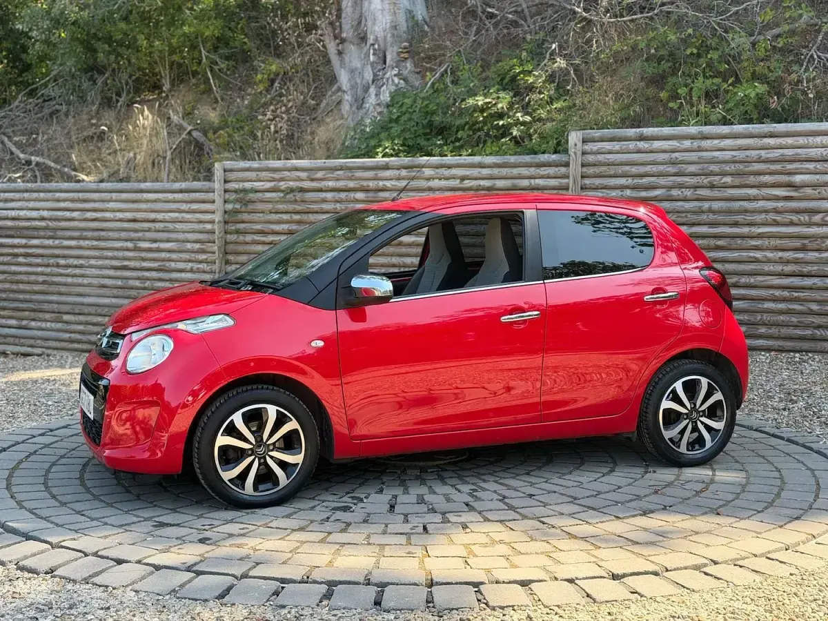 Used Citroën C1 Flair 68 HP (50 kW) 2017 Red Hatchback