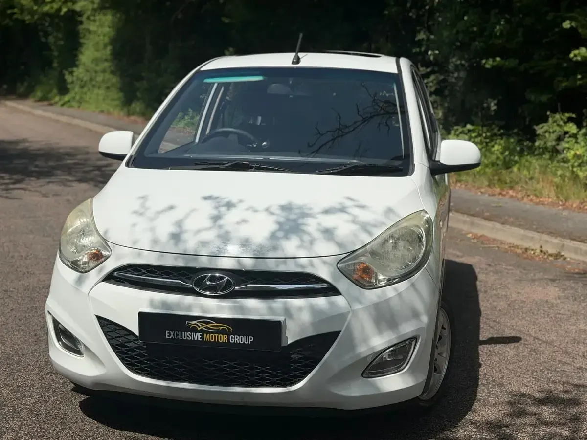 Used Hyundai i10 Style 84 HP (61 kW) 2012 White Hatchback