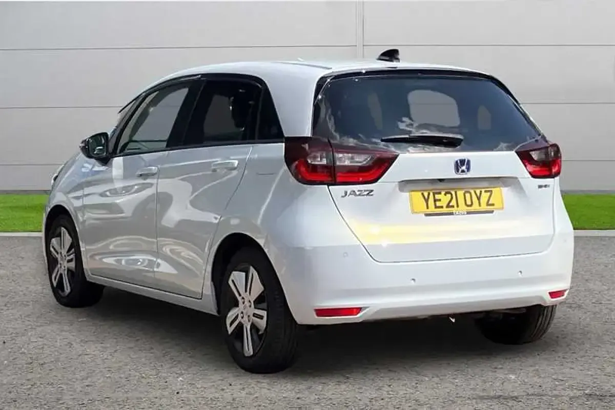 Used Honda Jazz Hybrid 109 HP (80 kW) 2021 White Hatchback