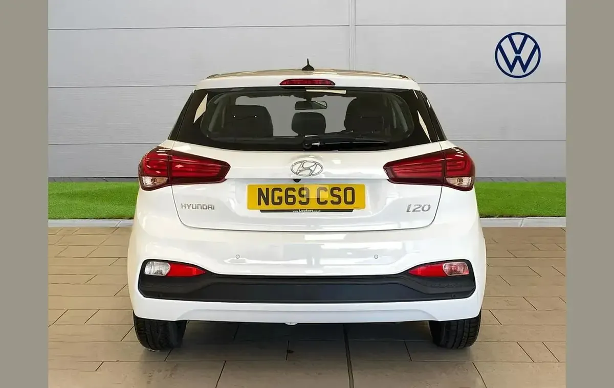 Używany Hyundai i20 SE 84 KM (61 kW) 2020 Biały Hatchback