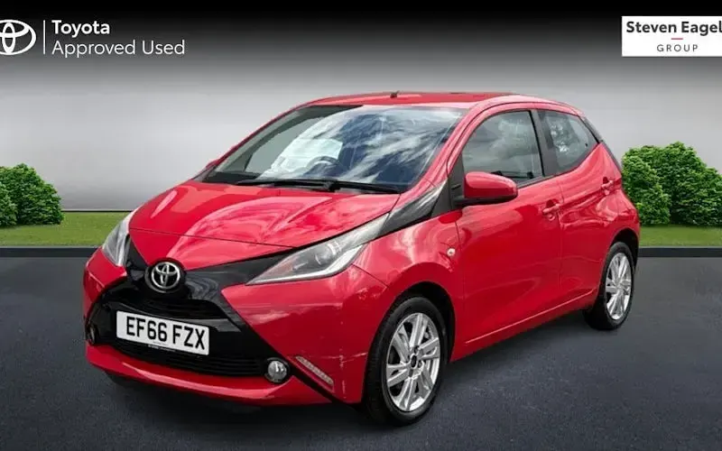 Used Toyota Aygo x-press 69 HP (50 kW) 2016 Red Hatchback