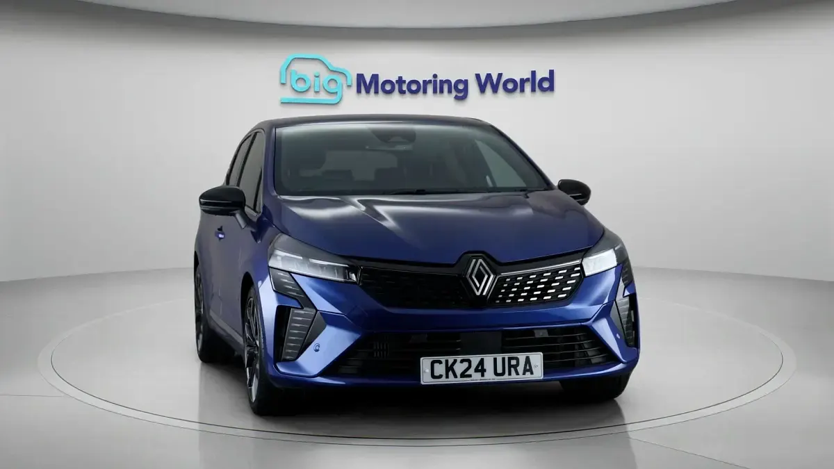 Used Renault Clio Techno 90 HP (66 kW) 2024 Blue Hatchback