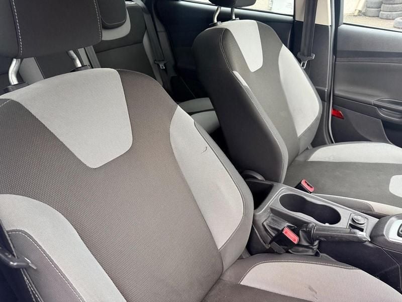 Used Ford Focus Zetec 115 HP (84 kW) 2012 White Estate