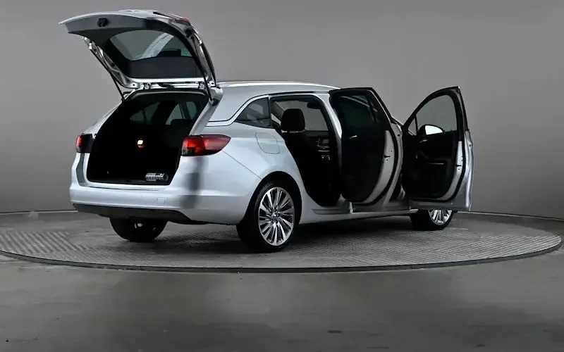 Used Vauxhall Astra Edition 145 HP (106 kW) 2021 Silver Estate