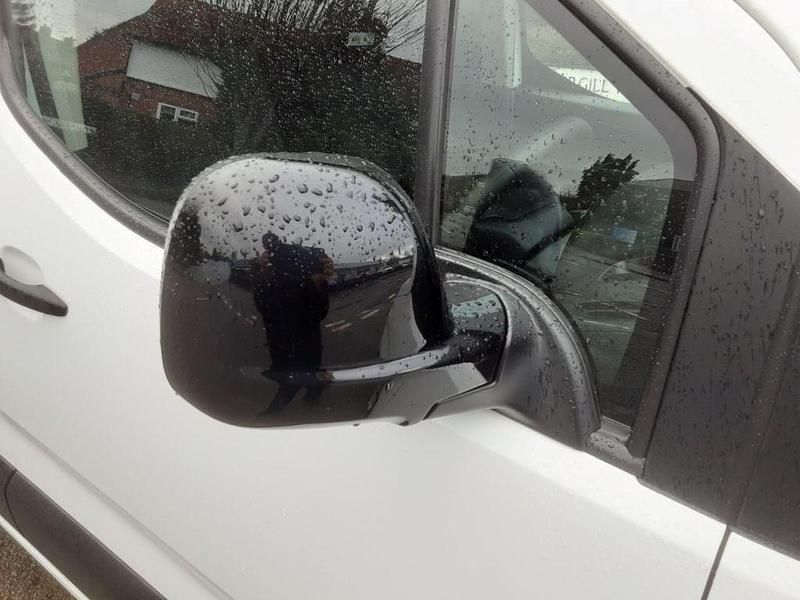 Used Citroën Berlingo 100 HP (73 kW) 2022 White MPV