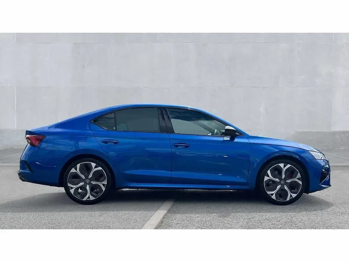 Used Skoda Octavia vRS 265 HP (194 kW) 2025 Race blue metallic Hatchback