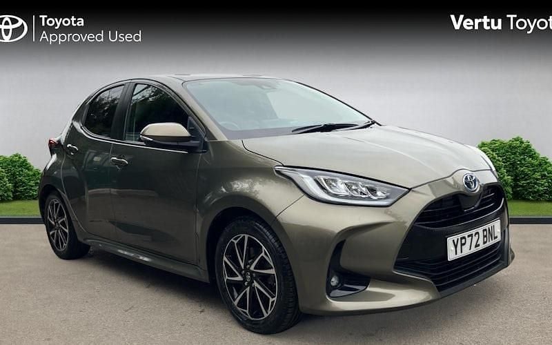 Used 2025 Toyota Yaris Hybrid Design Hatchback | £17,063 (Super price) - Image 1/4