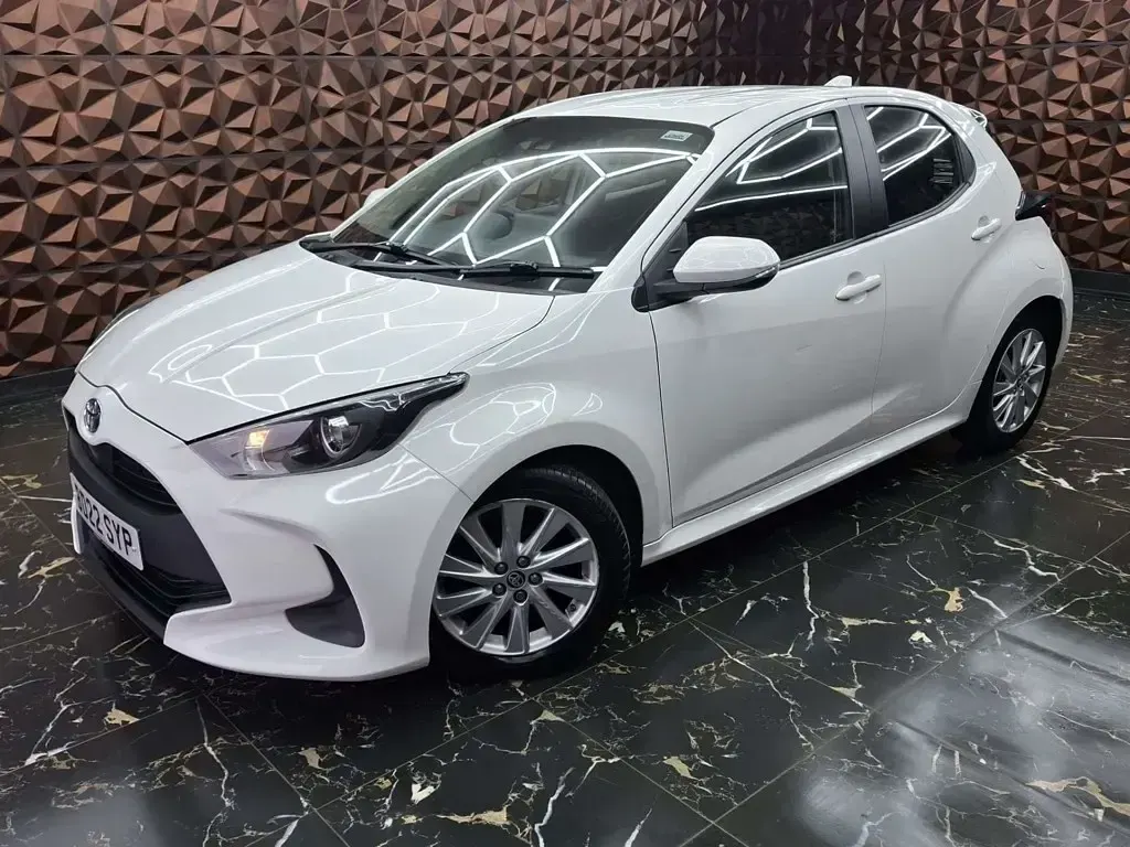 Used Toyota Yaris 91 HP (66 kW) 2022 White Hatchback