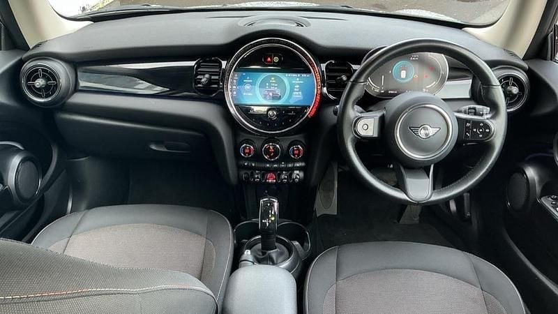 Used Mini Cooper Classic 134 HP (98 kW) 2023 Silver Hatchback