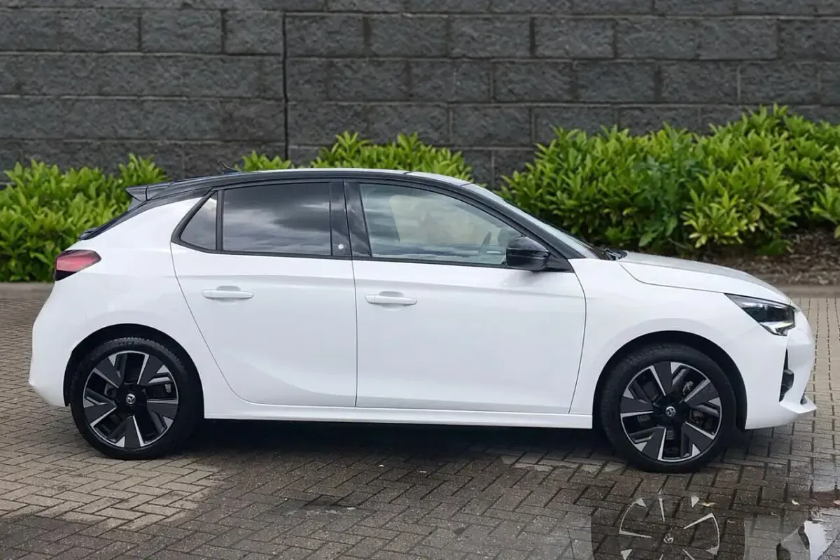 Used Vauxhall Corsa-e 98 kW (134 HP) 2023 White Hatchback