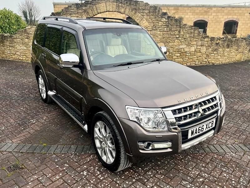 Used Mitsubishi Shogun 187 HP (137 kW) 2016 Brown SUV