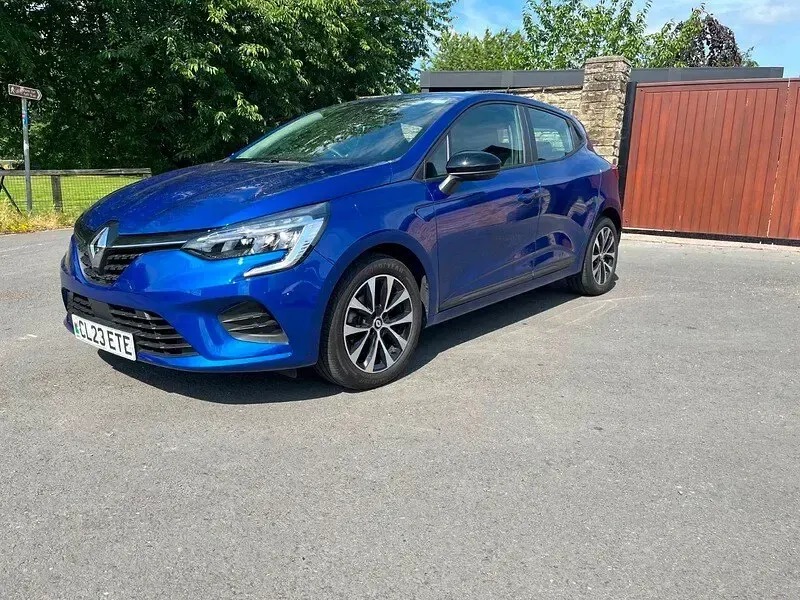 Used Renault Clio Evolution 90 HP (66 kW) 2023 Blue Hatchback