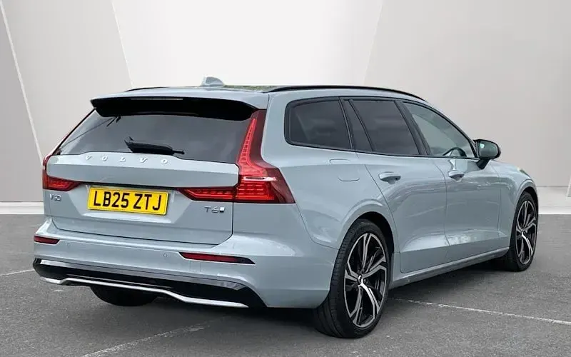 Used Volvo V60 Plus 350 HP (257 kW) 2025 Grey Estate