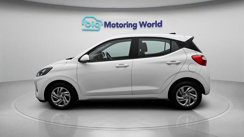 Used Hyundai i10 SE 67 HP (49 kW) 2022 White Hatchback