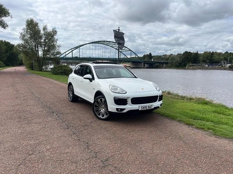 Used Porsche Cayenne 262 HP (192 kW) 2015 White SUV