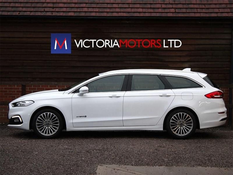 Used Ford Mondeo Titanium 187 HP (137 kW) 2020 White Estate