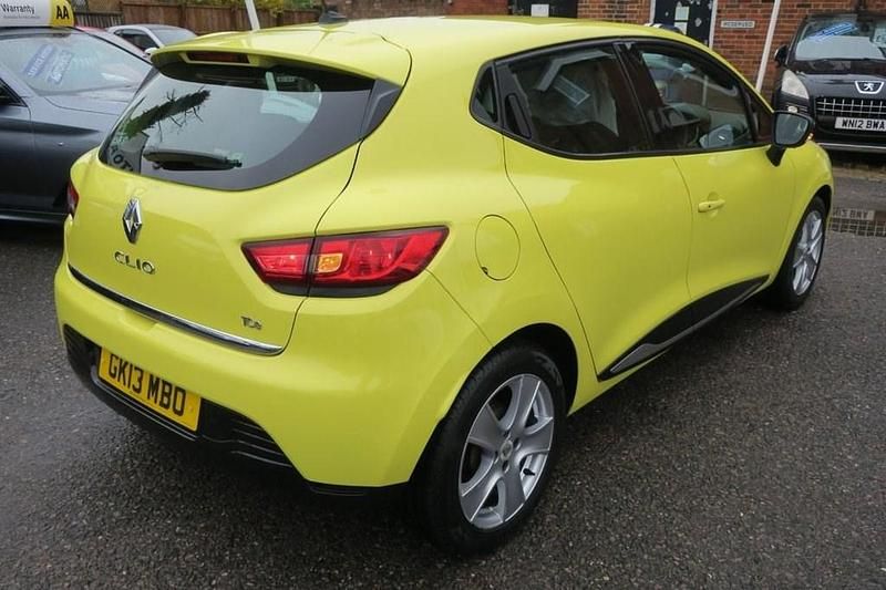 Used Renault Clio IV Dynamique 90 HP (66 kW) 2013 Yellow Hatchback