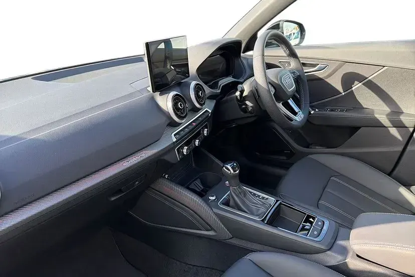 Used Audi SQ2 Comfort 300 HP (220 kW) 2026 Blue SUV