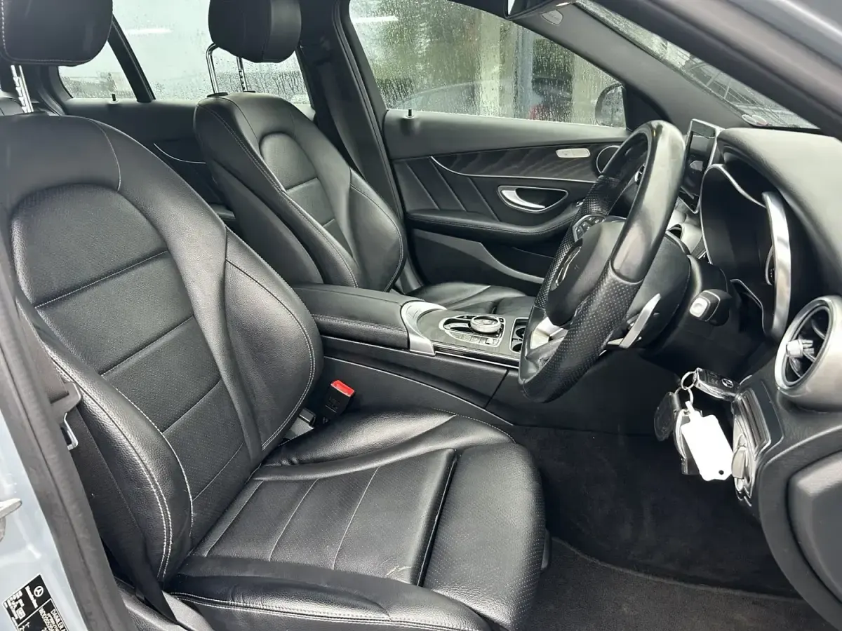 Begagnad Mercedes C220 AMG line 2018 Silver Kombi