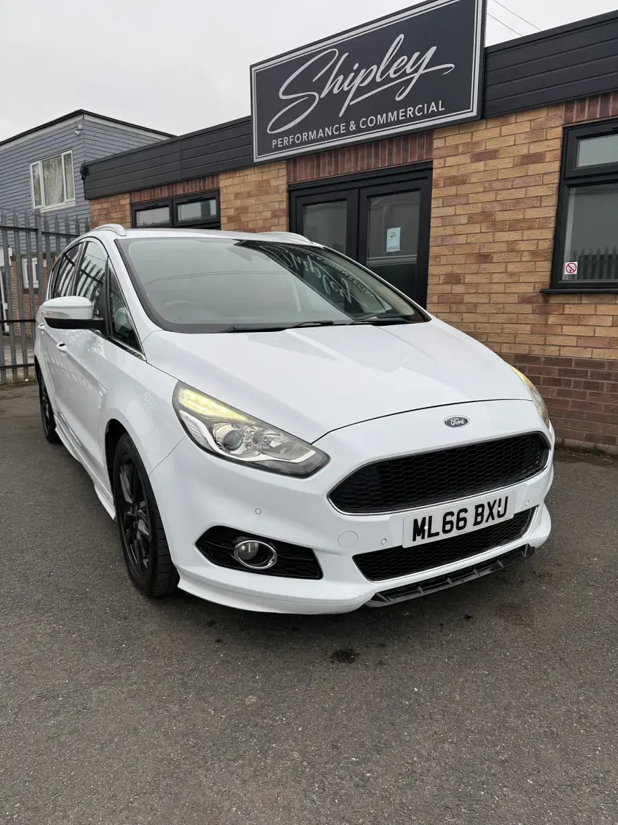Usado Ford S-MAX Sport 180 HP (132 kW) 2016 Branco Monovolume